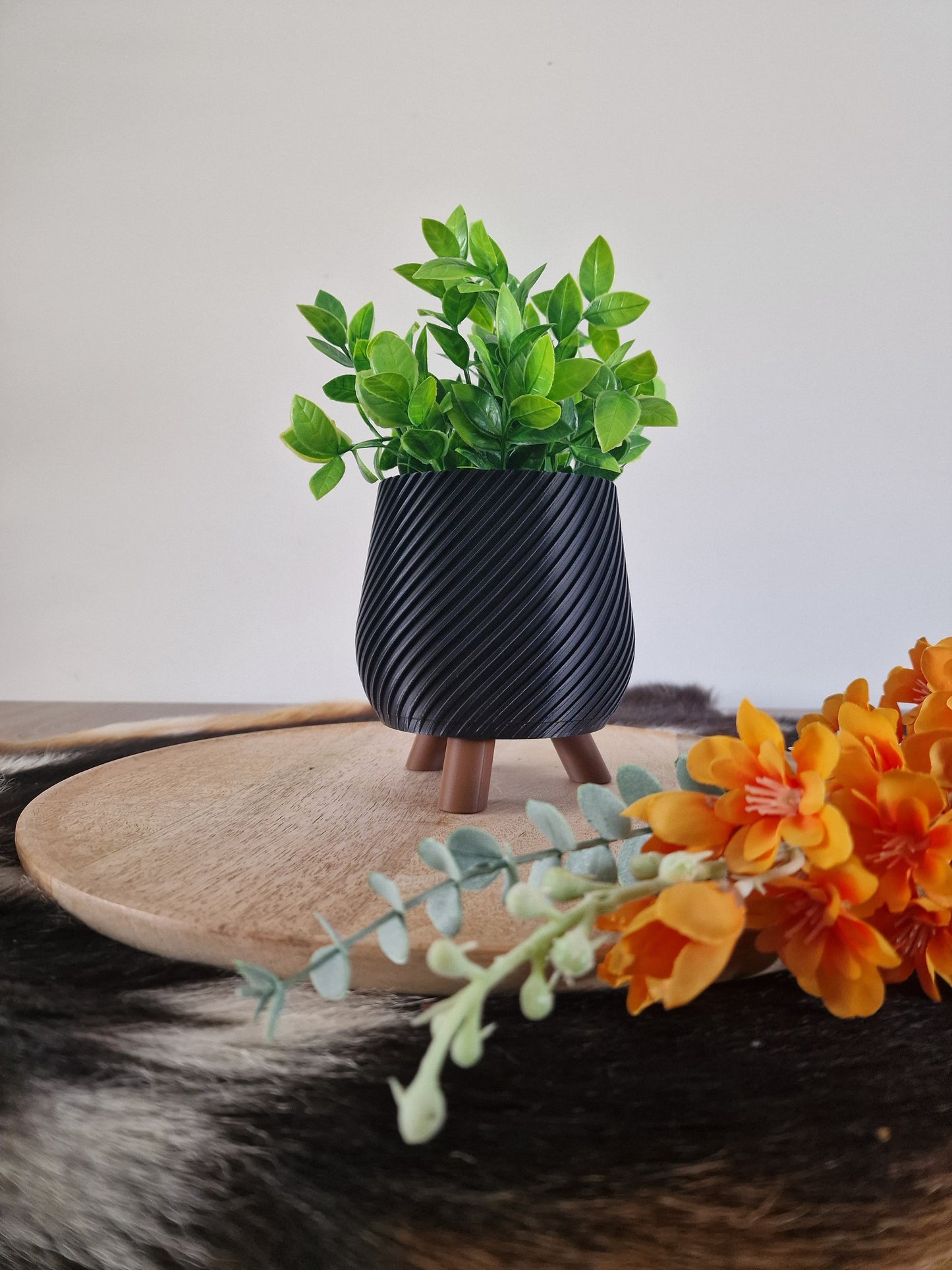 Checkerboard Tripod Planter Pot (11x11x11 cm)