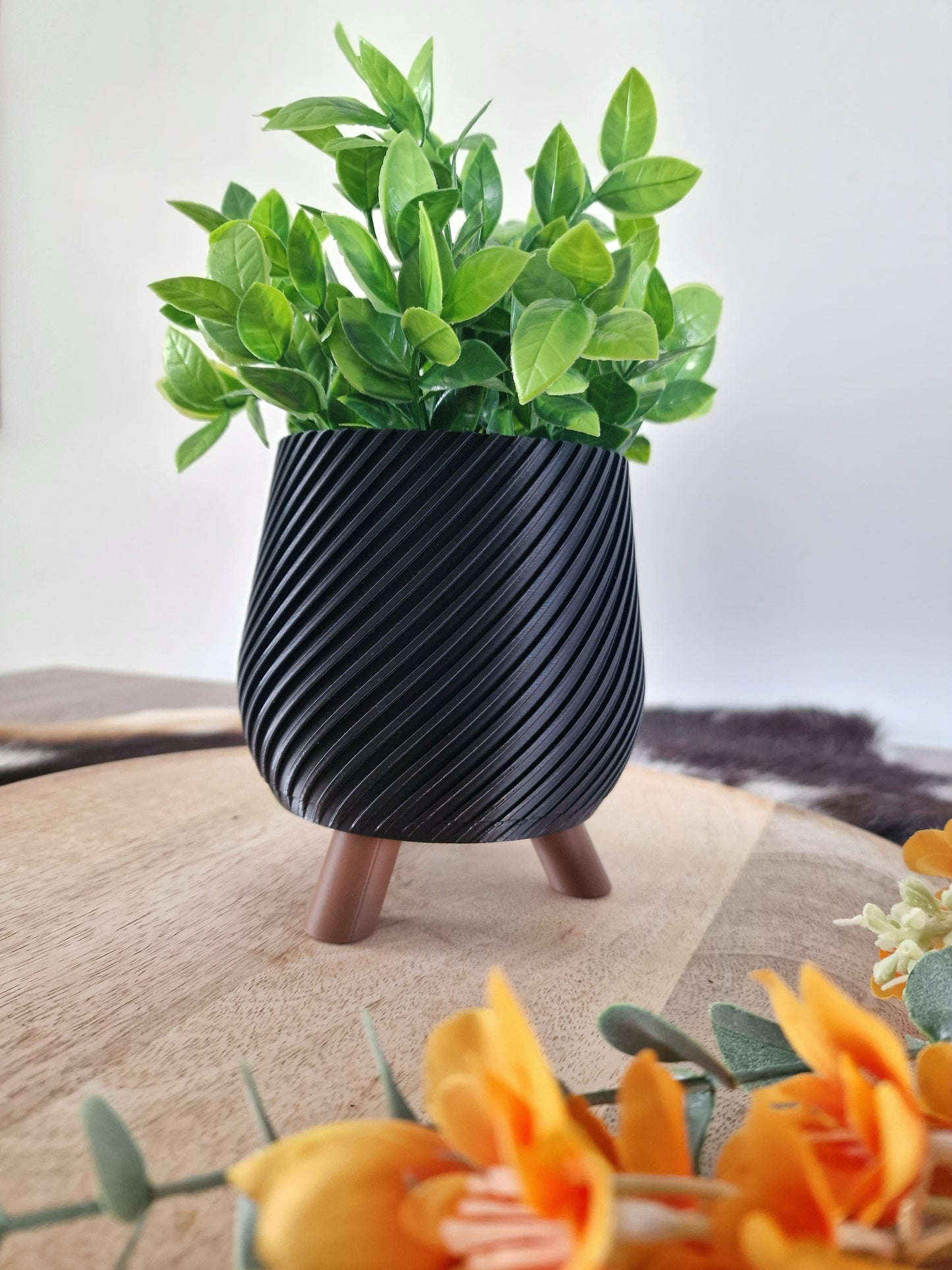 Checkerboard Tripod Planter Pot (11x11x11 cm)