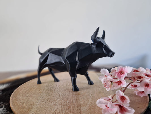 Stunning Bull Sculpture - 25x10x16 cm